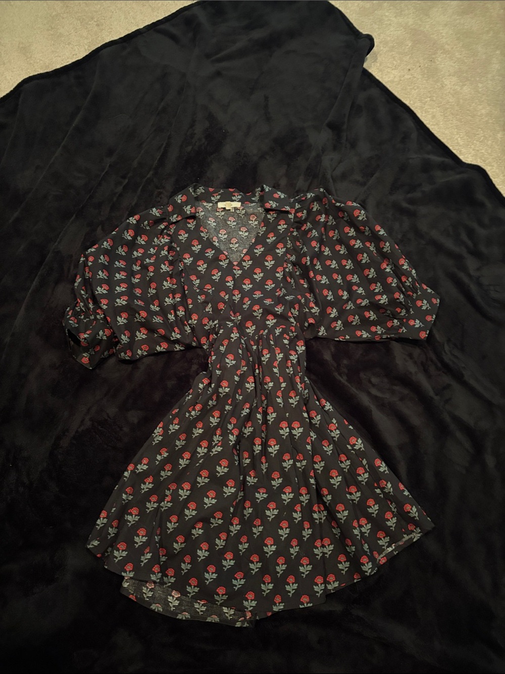 Black Floral V-Neck Fit-and-Flare Dress Entro size M
